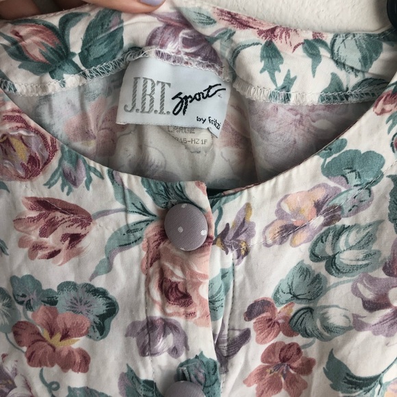 vintage floral crop top with button detail - Picture 4 of 6